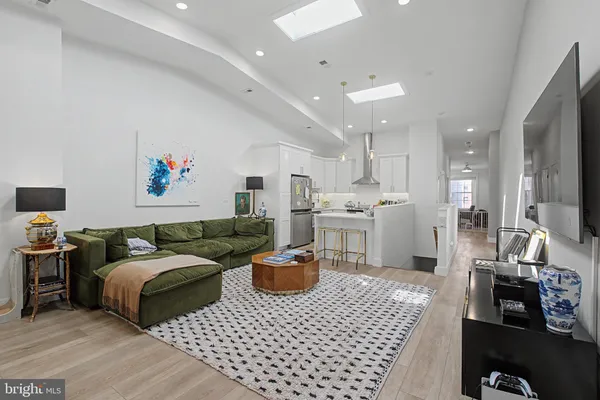 $4,275 | 120-00 North 3rd Street, Unit 4, Philadelphia, PA 19106