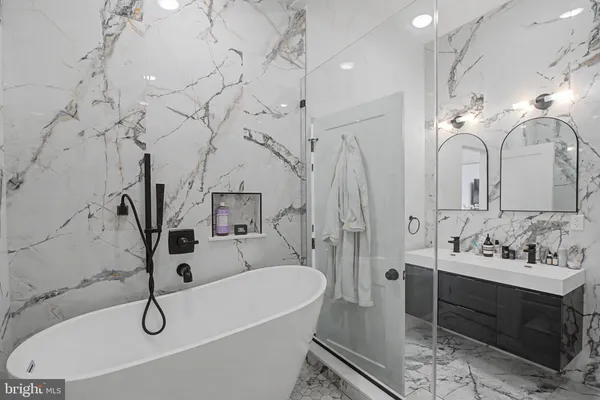 $4,275 | 120-00 North 3rd Street, Unit 4, Philadelphia, PA 19106