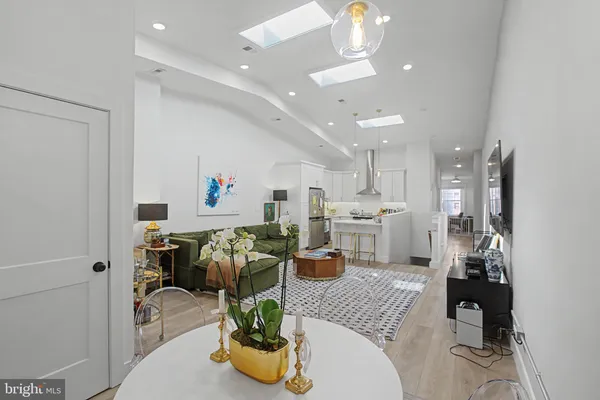 $4,275 | 120-00 North 3rd Street, Unit 4, Philadelphia, PA 19106