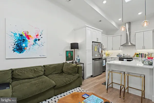 $4,275 | 120-00 North 3rd Street, Unit 4, Philadelphia, PA 19106