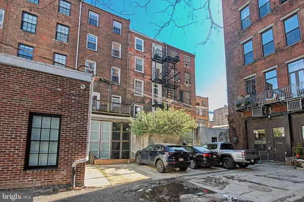 $4,275 | 120-00 North 3rd Street, Unit 4, Philadelphia, PA 19106