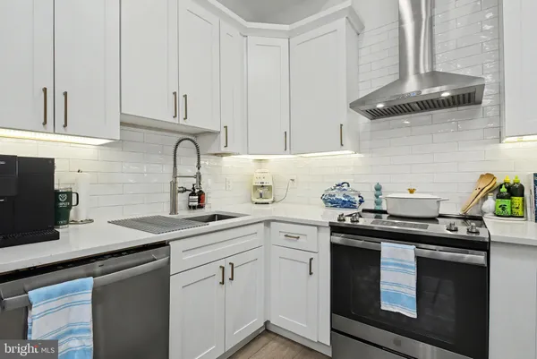 $4,275 | 120-00 North 3rd Street, Unit 4, Philadelphia, PA 19106