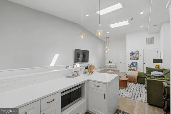 $4,275 | 120-00 North 3rd Street, Unit 4, Philadelphia, PA 19106