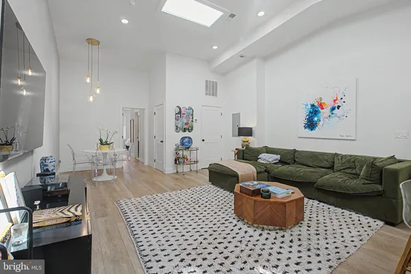 $4,275 | 120-00 North 3rd Street, Unit 4, Philadelphia, PA 19106