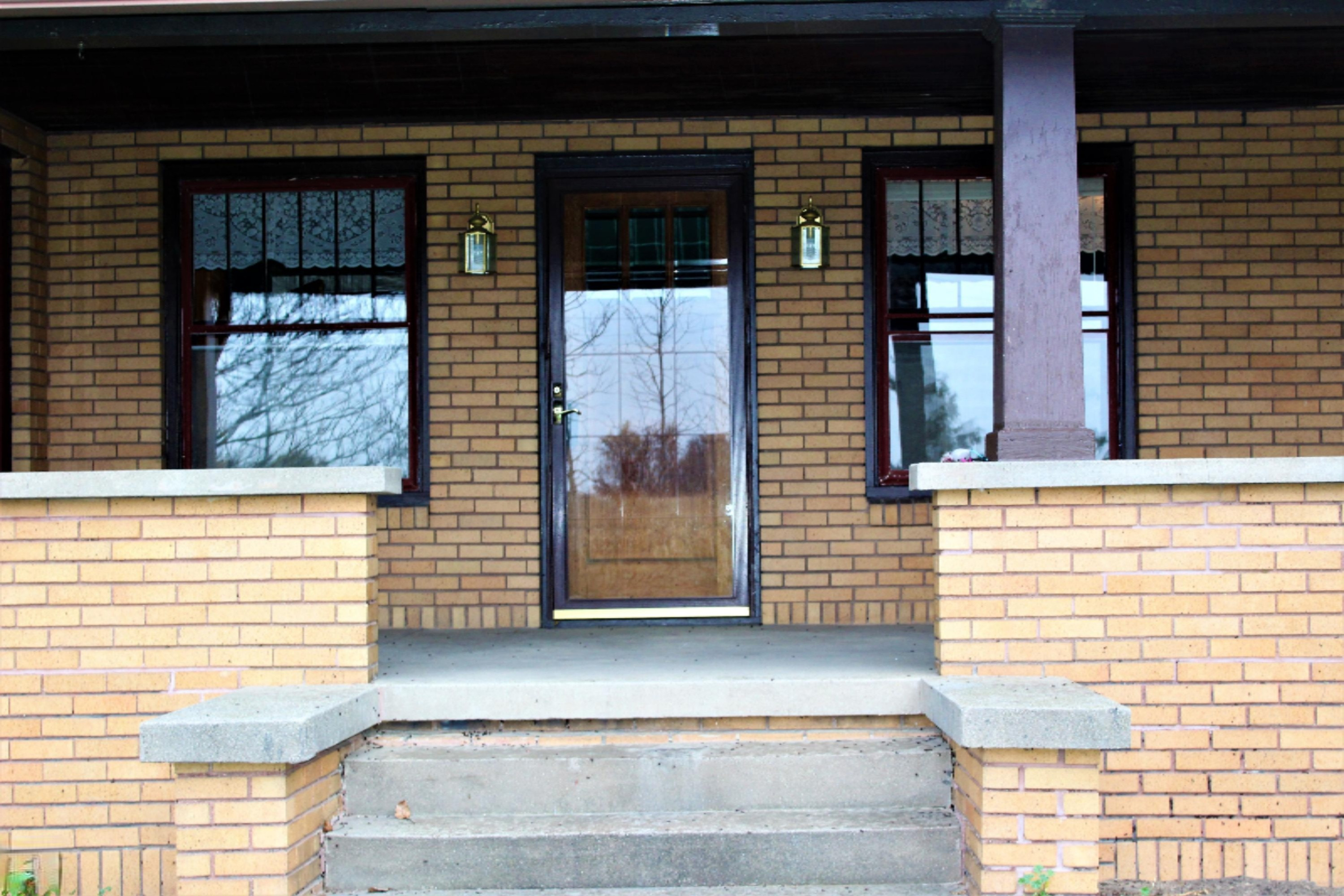 579 East Parmeter Road Ionia, MI 48846 - Photo 5 of 38 IMG_1636