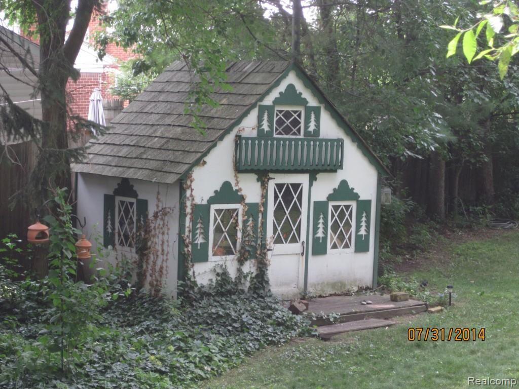 14401 Inkster Road Livonia, MI 48154 - Photo 50 of 53 Playhouse.jpg