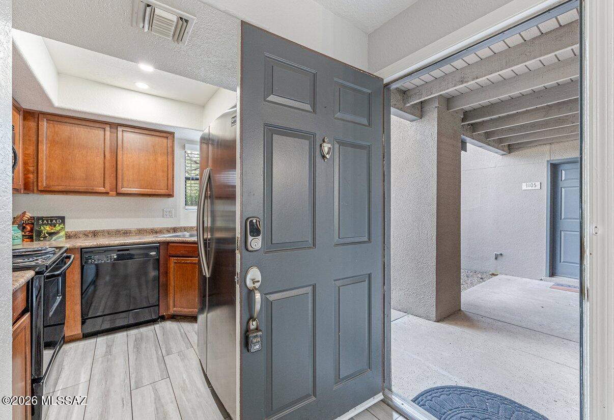 5800 North Kolb Road, Unit 1104 Tucson, AZ 85750 - Photo 3 of 29 Come in!