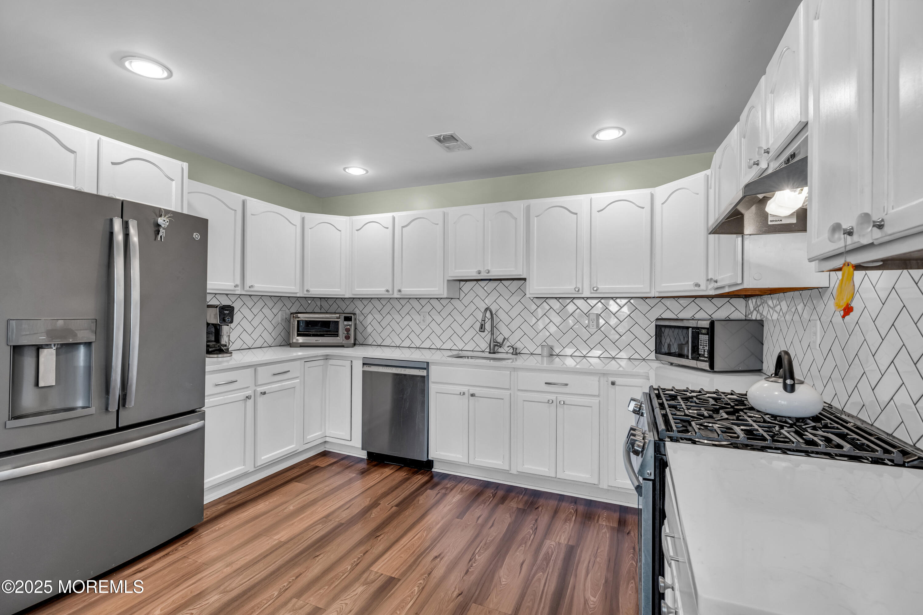 916 Arnold Avenue Point Pleasant, NJ 08742 - Photo 6 of 35 6