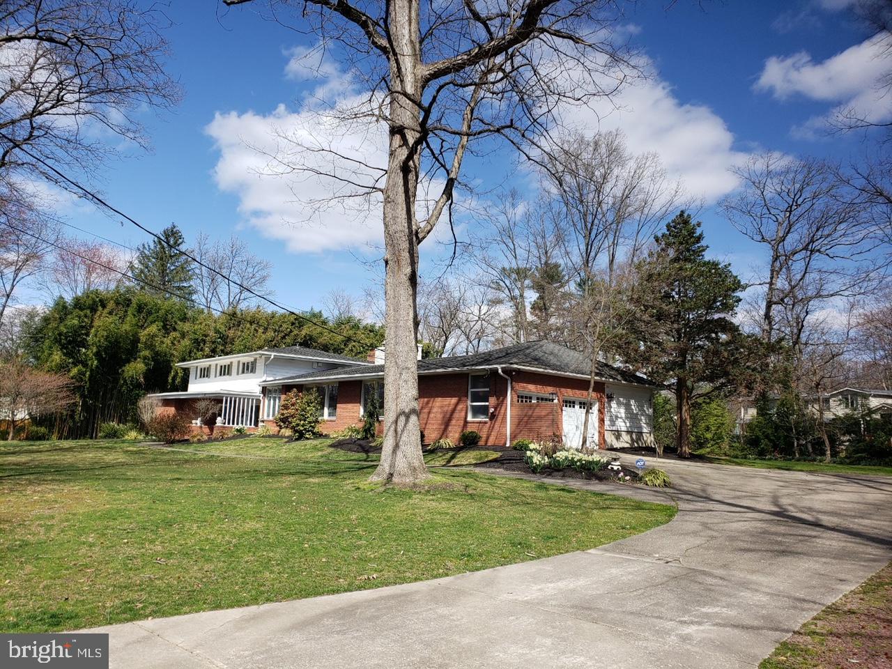 14 Robin Road Moorestown, NJ 08057 - Photo 1 of 40