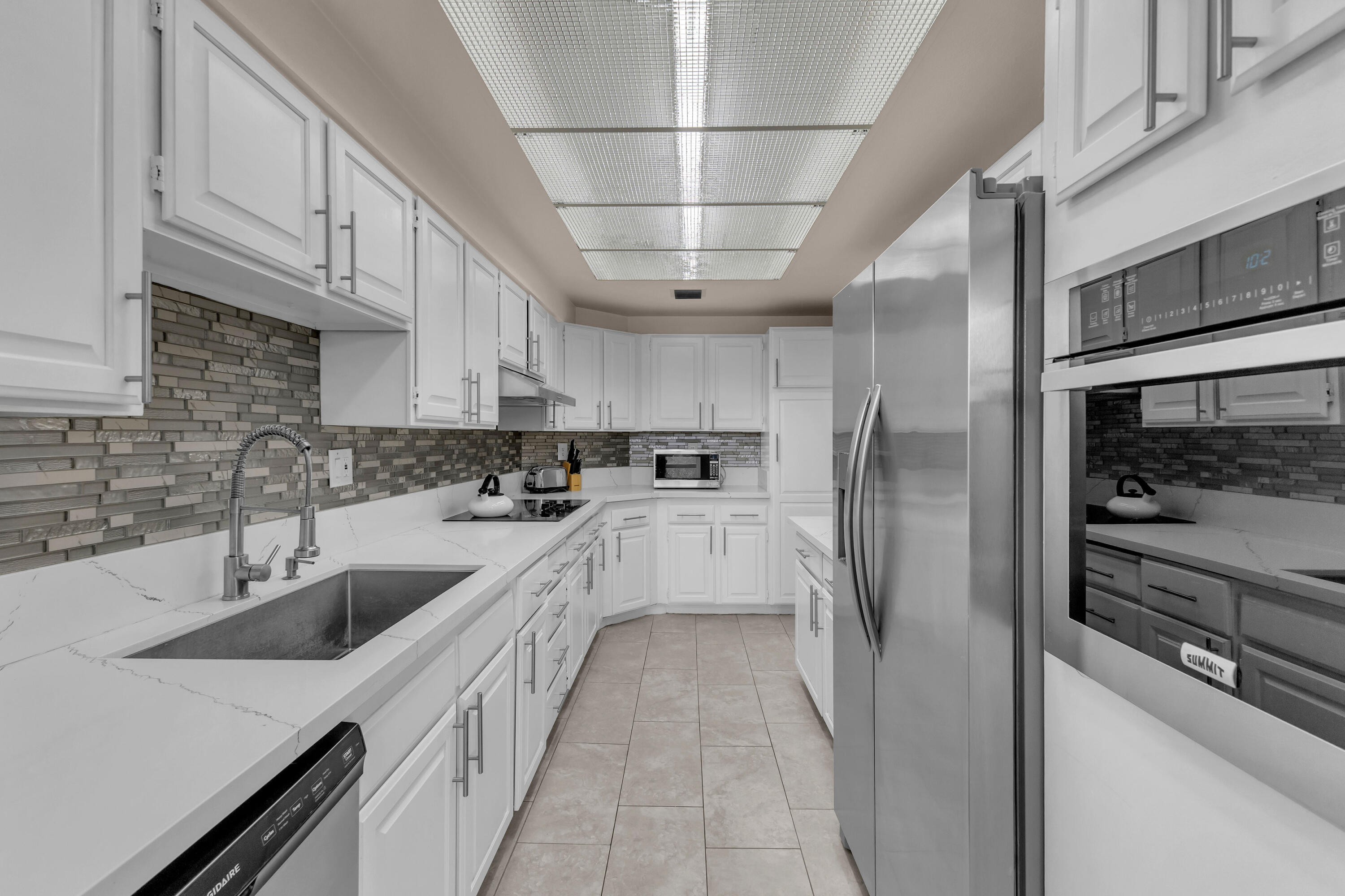 910 Island Drive, Unit 112 Rancho Mirage, CA 92270 - Photo 12 of 47 IMG_5052