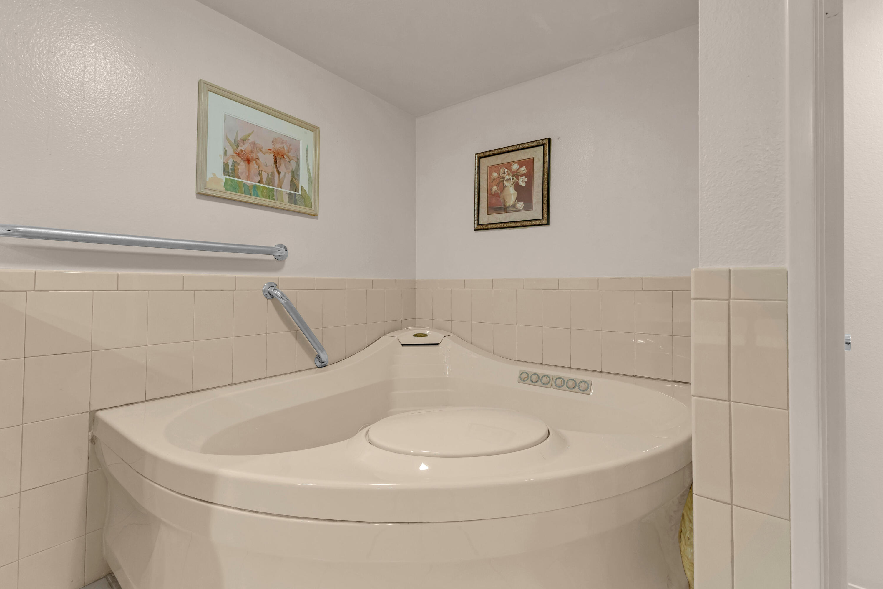 910 Island Drive, Unit 112 Rancho Mirage, CA 92270 - Photo 25 of 47 a bathroom with a sink and a mirror