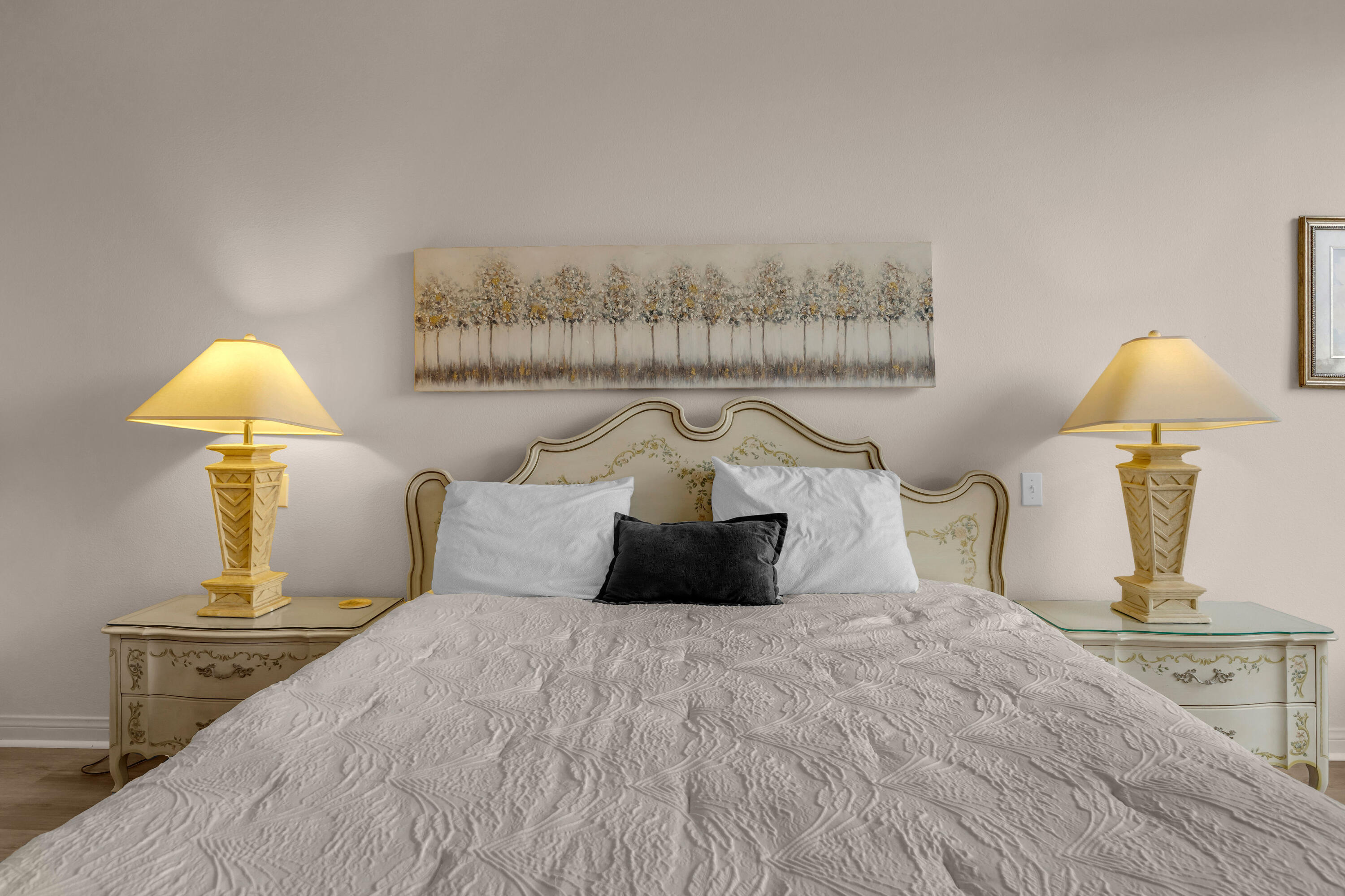 910 Island Drive, Unit 112 Rancho Mirage, CA 92270 - Photo 30 of 47 a bedroom with a bed and a table