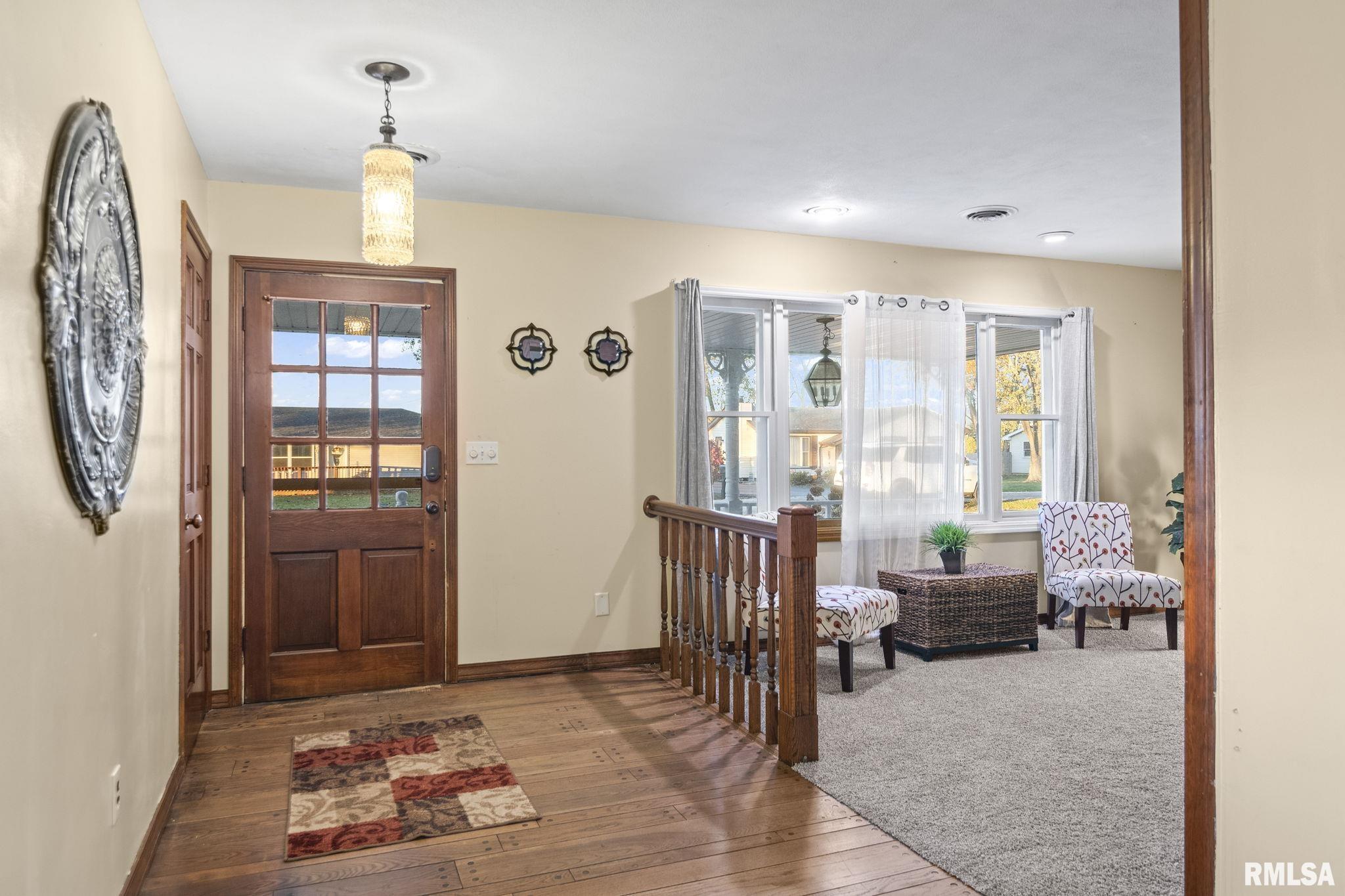 1098 Green Acres Lane Springfield, IL 62707 - Photo 3 of 38 Gallery Image 3