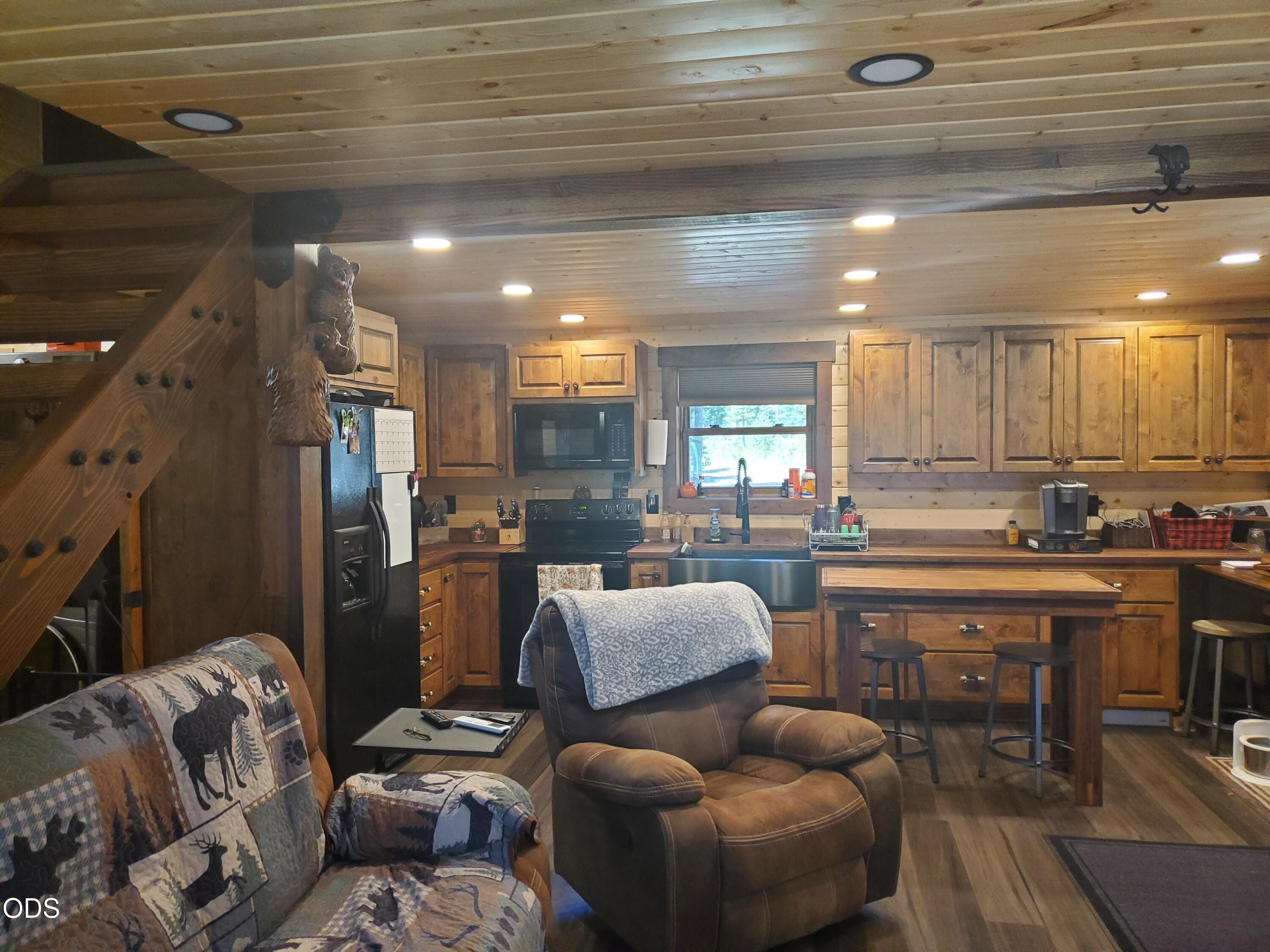 24 Diamond Lake Loop Chemult, OR 97731 - Photo 10 of 22