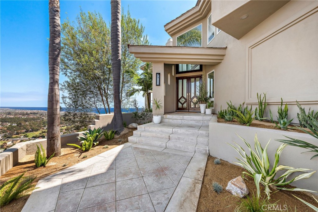 14 Mar Del Rey San Clemente, CA 92673 - Photo 5 of 70 a house with potted plants in front of it