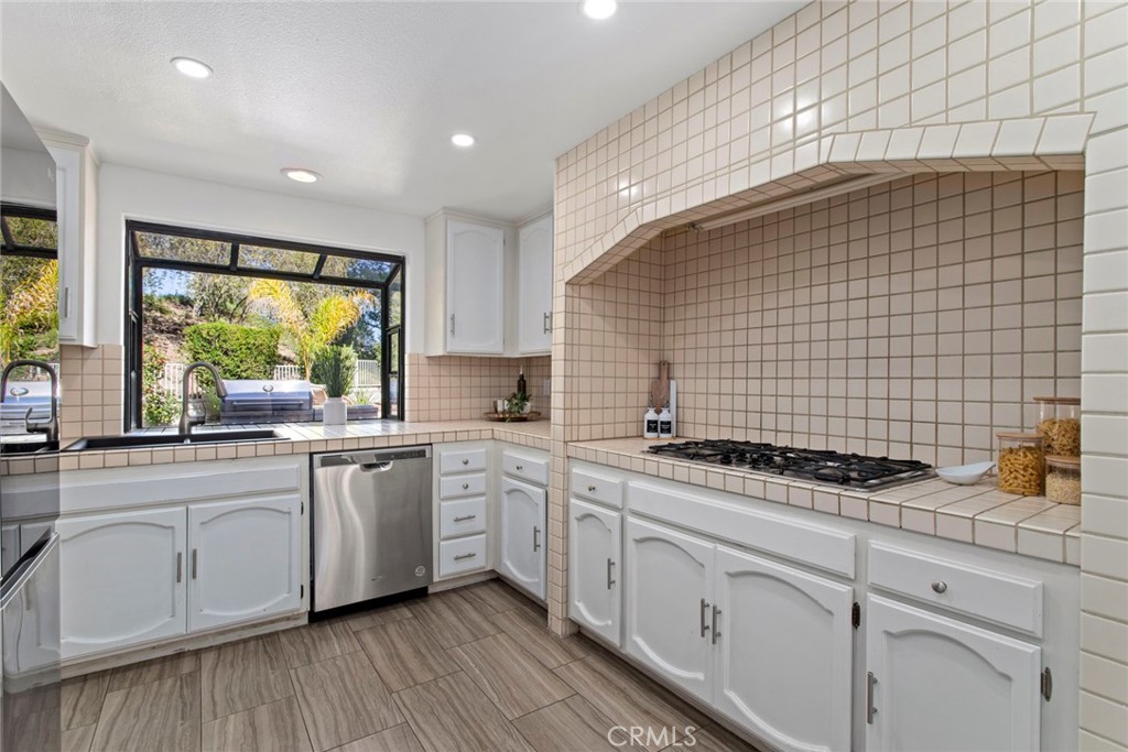 25546 Hardy Place Stevenson Ranch, CA 91381 - Photo 18 of 73