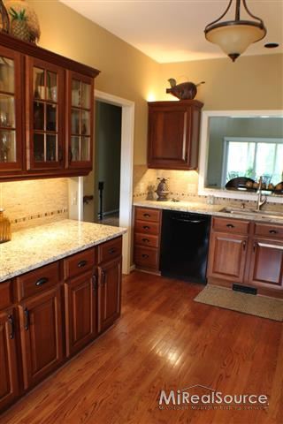 6602 Steeple Ridge, Unit 18 Clarkston, MI 48346 - Photo 8 of 21 Kitchen