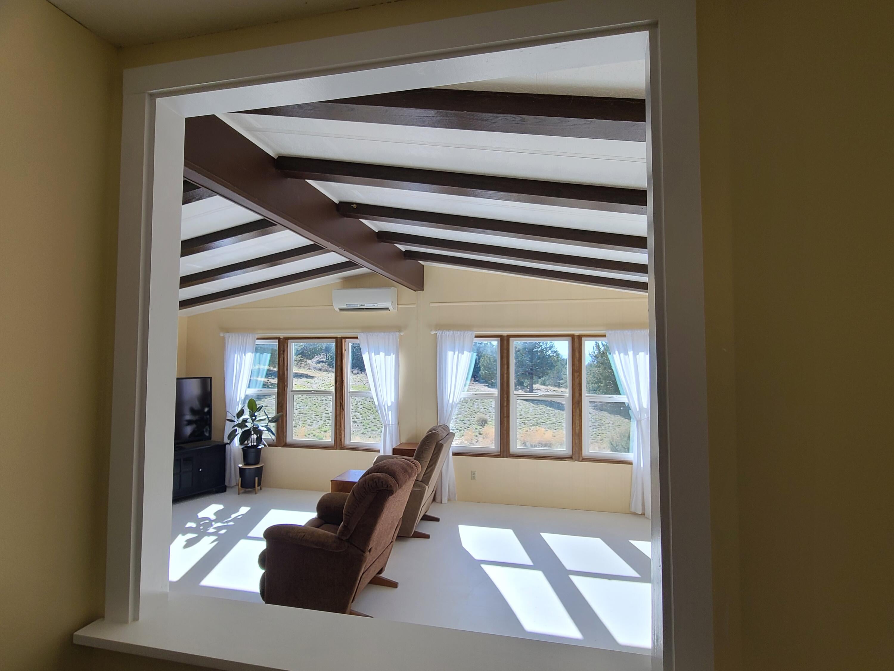 18475 Pope Road Merrill, OR 97633 - Photo 11 of 35 Open from kitchen to lliving room