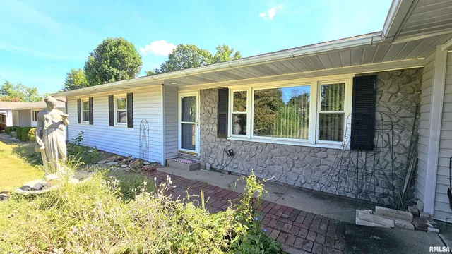 $169,000 | 1216 South 17th Street, Herrin, IL 62948