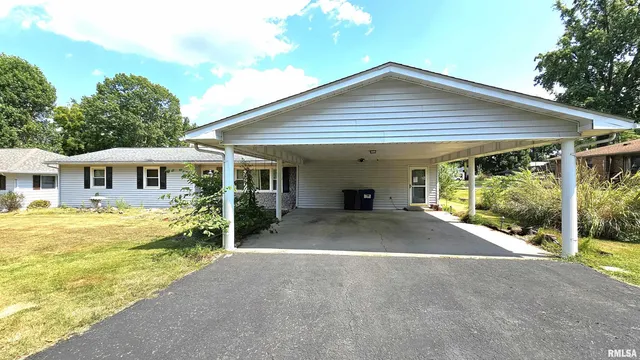 $169,000 | 1216 South 17th Street, Herrin, IL 62948