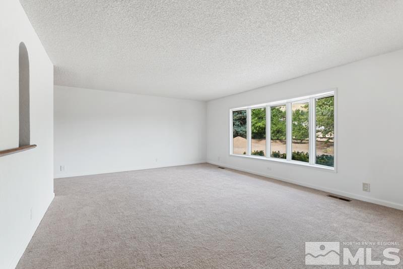 9465 Tomahawk Way Reno, NV 89506 - Photo 4 of 40 Photo 4