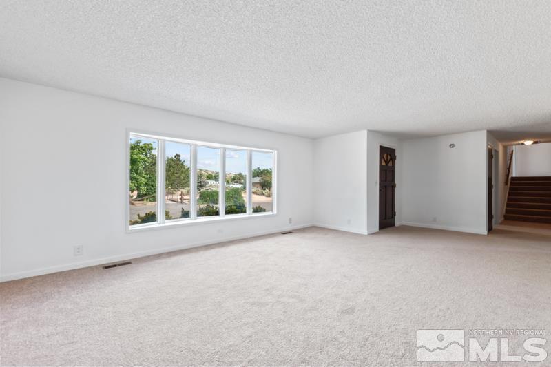 9465 Tomahawk Way Reno, NV 89506 - Photo 6 of 40 Photo 6