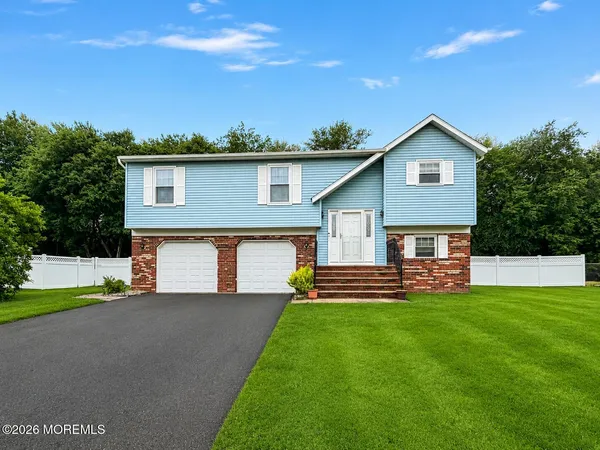 $660,000 | 83 Starlight Road, Howell, NJ 07731