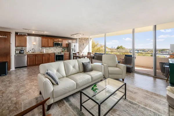 $229,900 | 1000 Urlin Avenue, Unit 518, Columbus, OH 43212