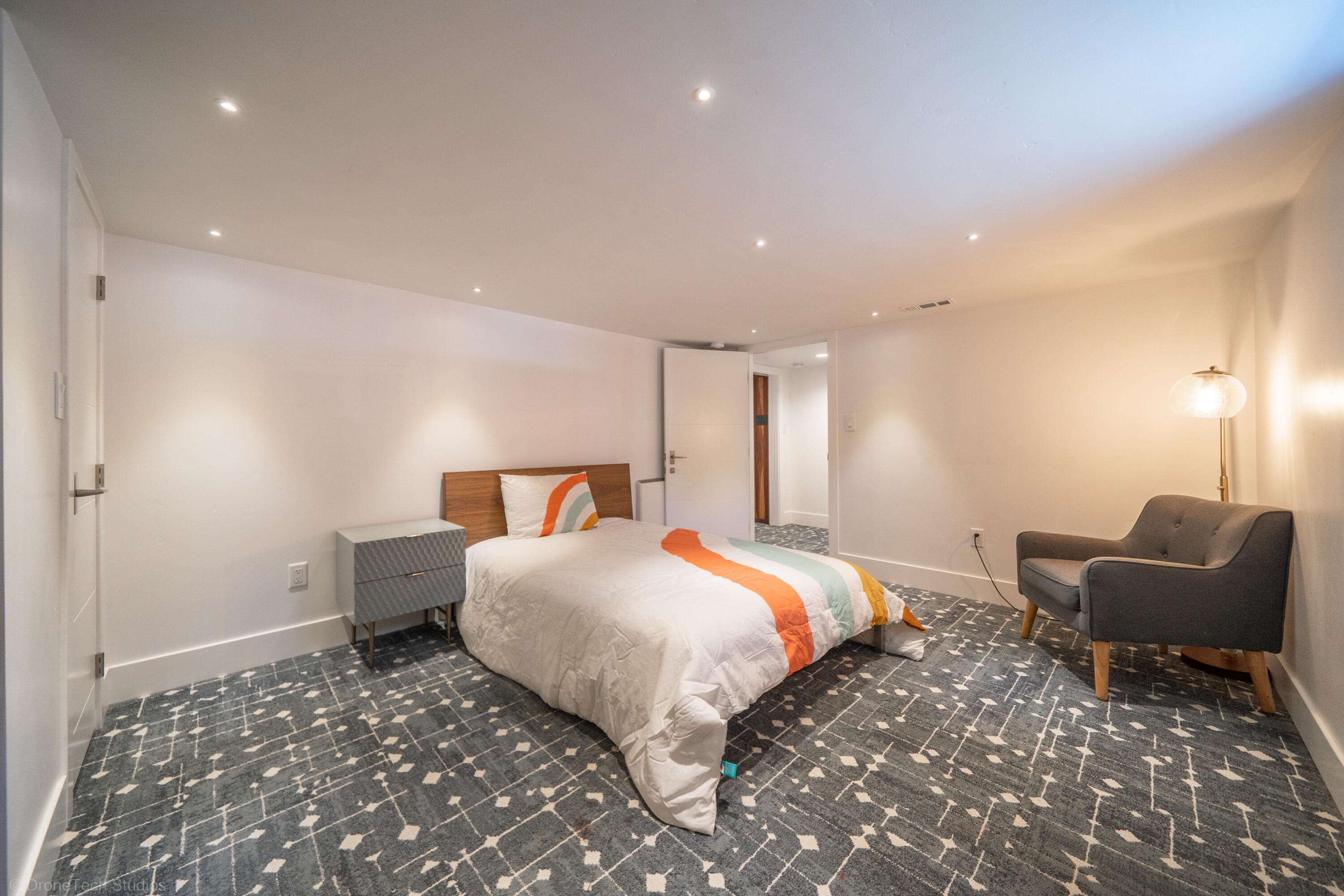 3274 Wilshire Drive Redding, CA 96002 - Photo 59 of 107 a bedroom with a bed and a chair