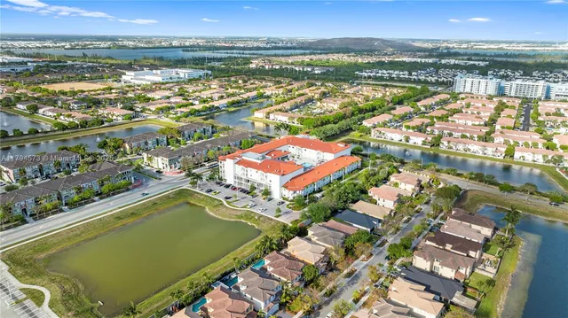 $415,500 | 10950 Northwest 82nd Street, Unit 415, Doral, FL 33178