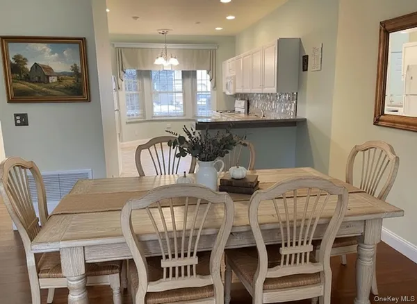 $514,000 | 6 Oyster Cove Lane, Blue Point, NY 11715