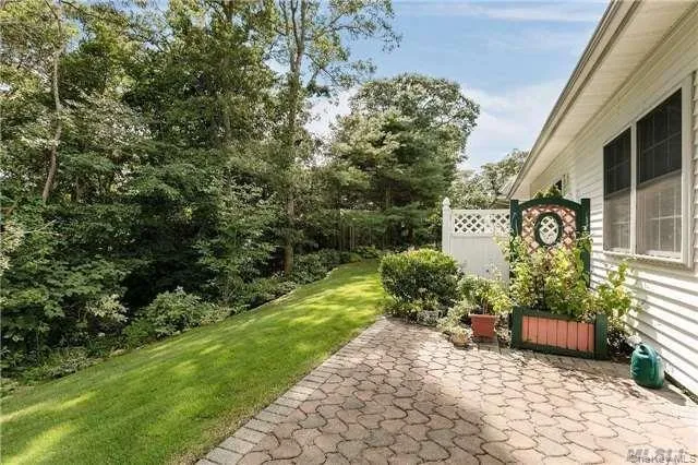 $519,000 | 6 Oyster Cove Lane, Blue Point, NY 11715