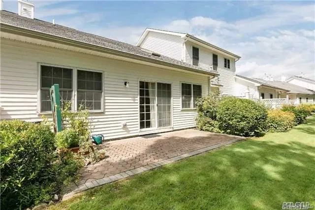 $519,000 | 6 Oyster Cove Lane, Blue Point, NY 11715