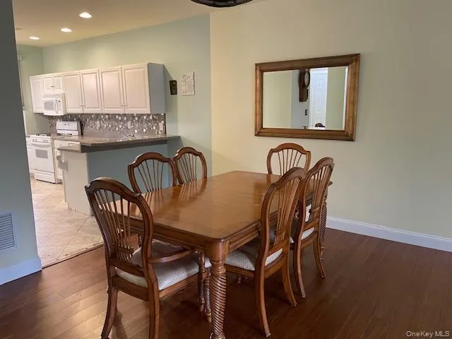 $519,000 | 6 Oyster Cove Lane, Blue Point, NY 11715