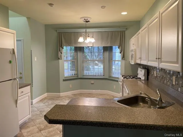 $519,000 | 6 Oyster Cove Lane, Blue Point, NY 11715