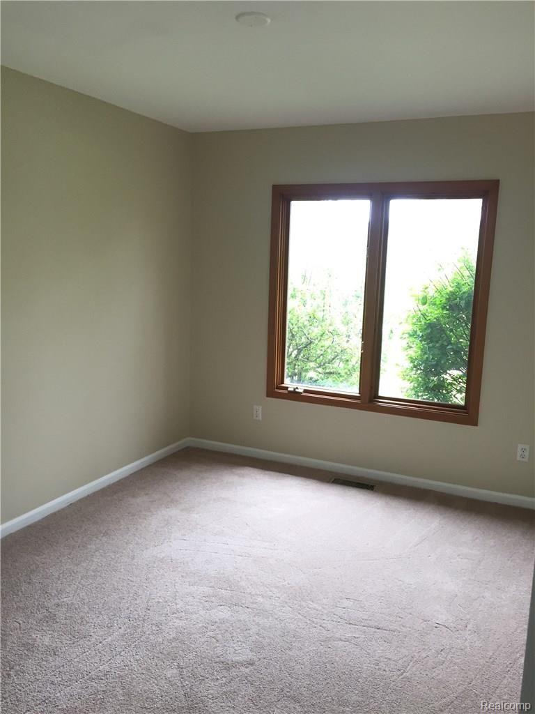 34363 Country Meadow Road New Baltimore, MI 48047 - Photo 23 of 28 IMG_9940.jpg