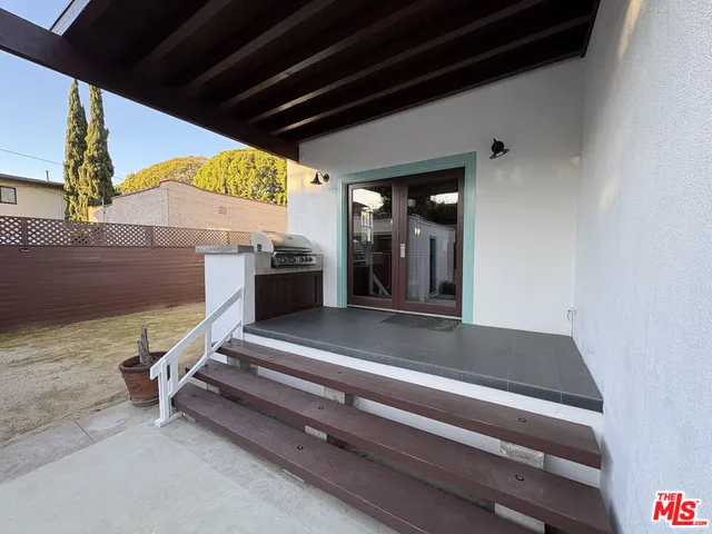 a view of empty room with windows