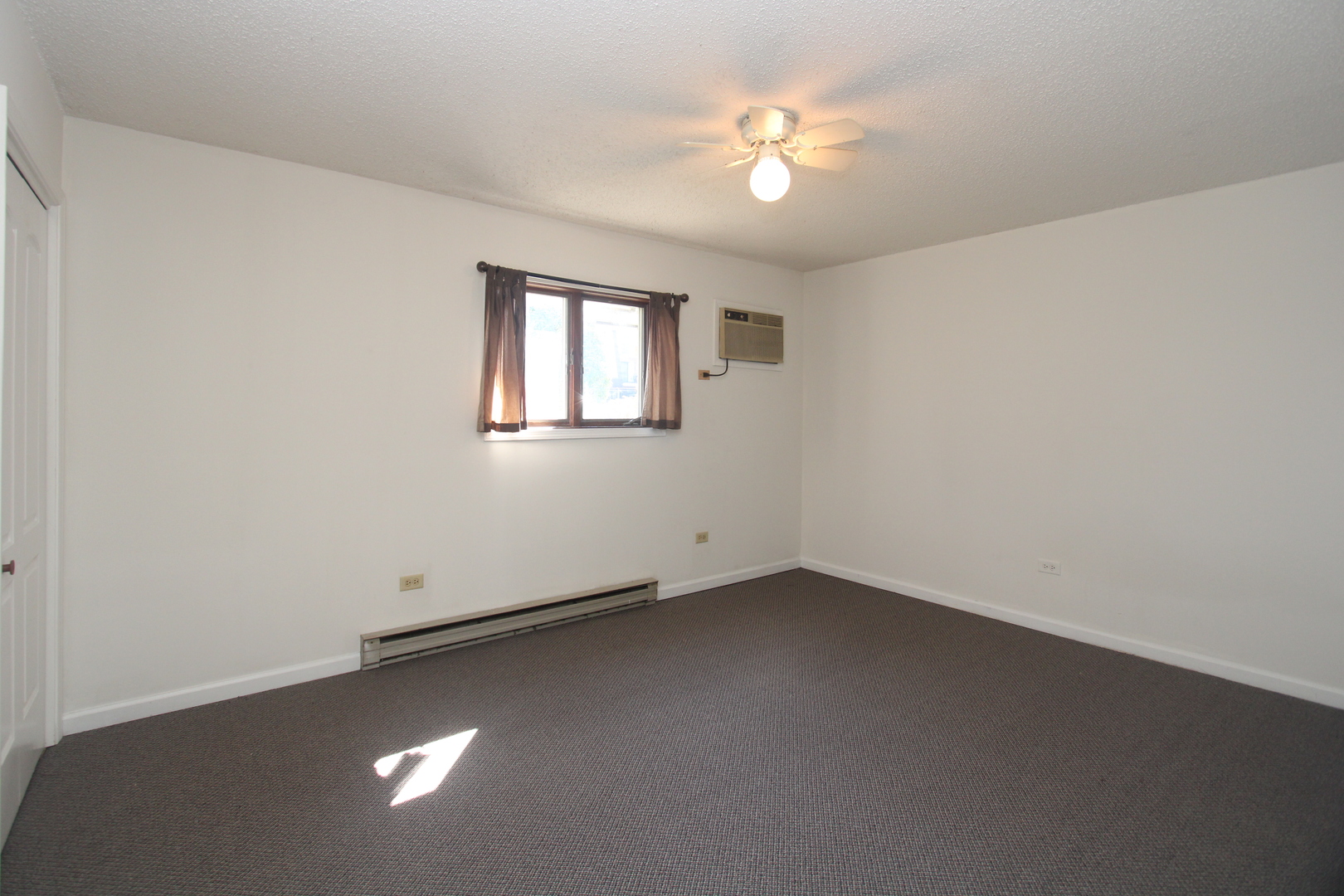 212 Madison Street, Unit 1B Joliet, IL 60435 - Photo 11 of 21 an empty room with a window