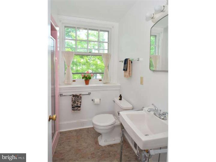 516 Oakley Road Haverford, PA 19041 - Photo 17 of 24 Bathroom