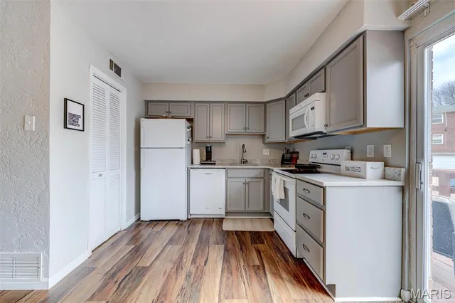 $154,900 | 10161 Squire Meadows Drive, Unit C, St. Louis, MO 63123