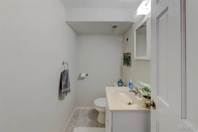 $154,900 | 10161 Squire Meadows Drive, Unit C, St. Louis, MO 63123