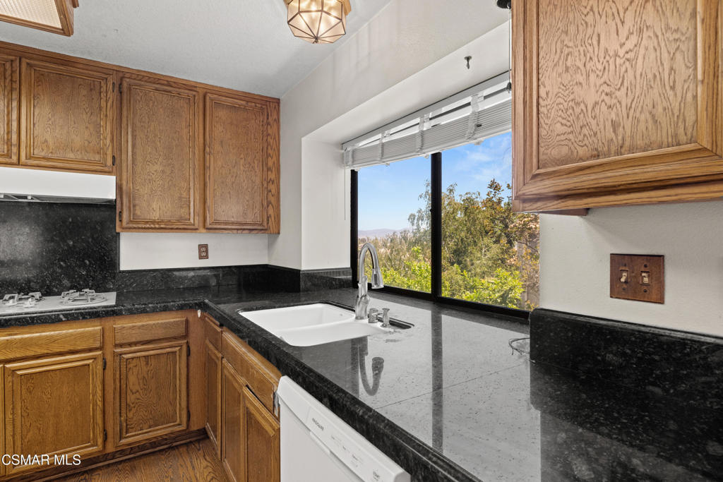 24154 Mentry Drive Newhall, CA 91321 - Photo 9 of 30