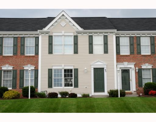 35 Castle View Drive McKees Rocks, PA 15136 - Photo 1 of 16 Exterior Front.