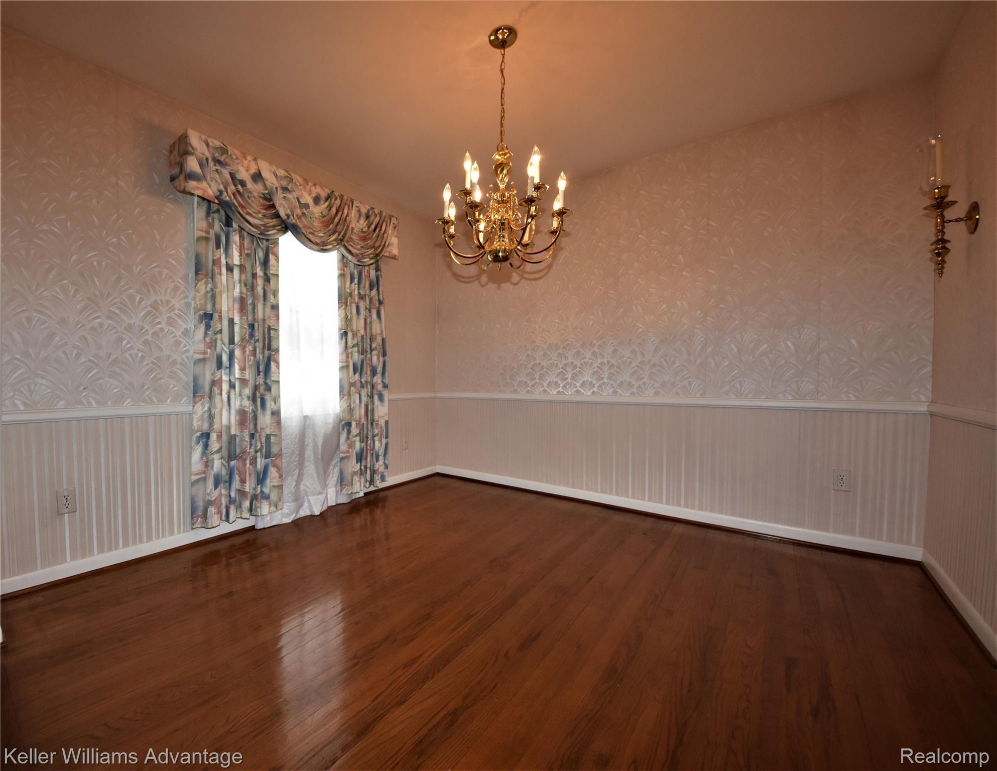 26137 Middlebelt Road Farmington, MI 48334 - Photo 5 of 21 DSC_8484.JPG
