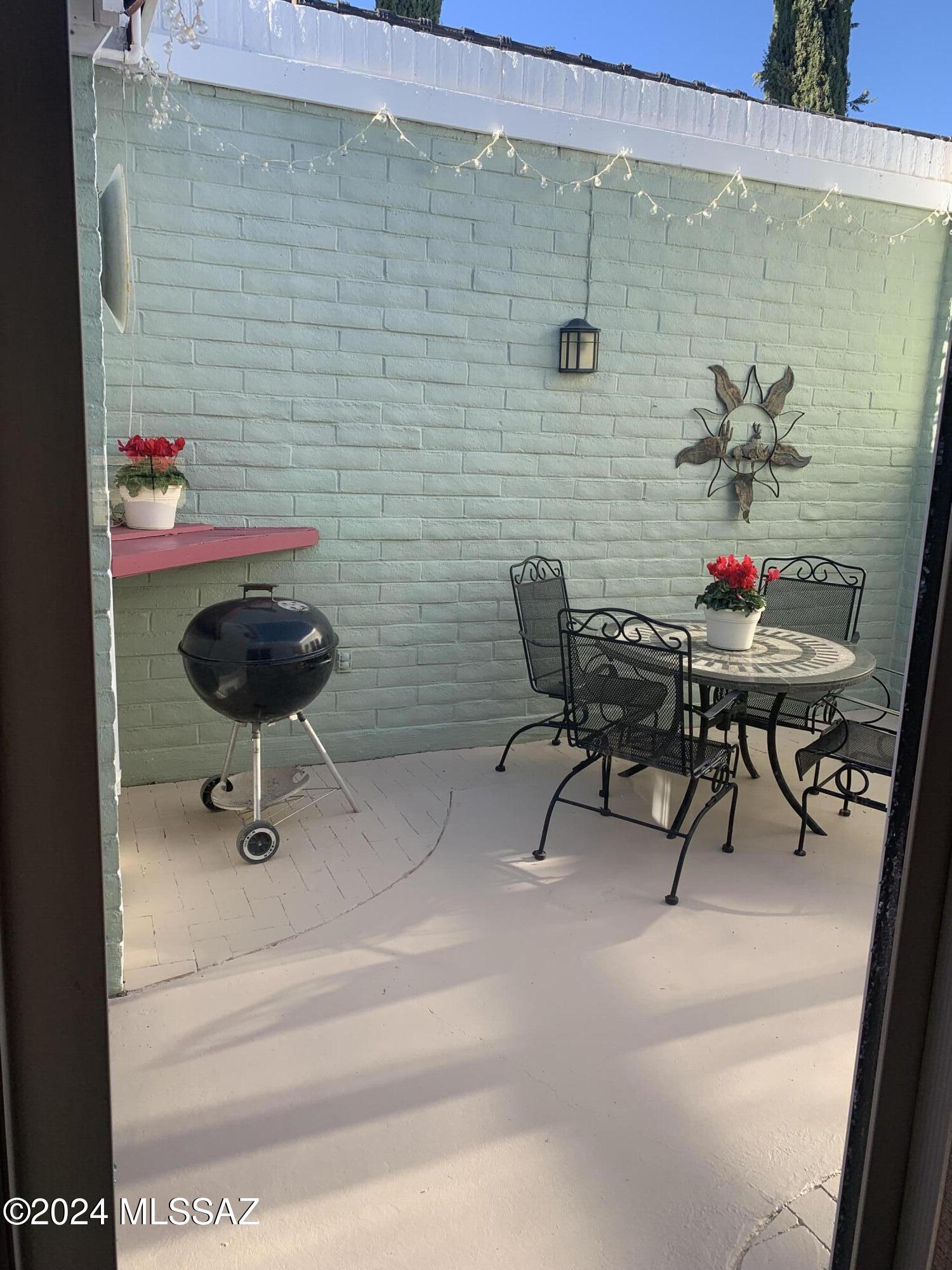 729 West Las Lomitas Road Tucson, AZ 85704 - Photo 15 of 40 VIEW LOOKING OUT SLIDER FROM DINING