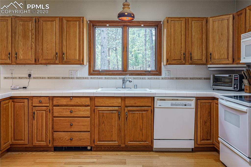 11020 Hardy Road Colorado Springs, CO 80908 - Photo 10 of 49