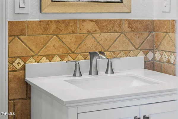 $740,000 | 225 Mary Lamons Road, Afton, TN 37616