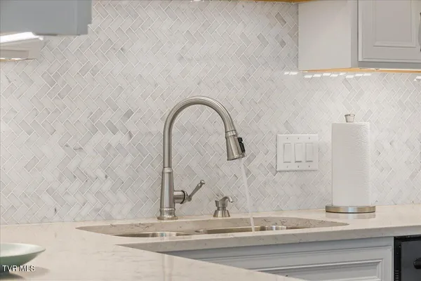 $740,000 | 225 Mary Lamons Road, Afton, TN 37616