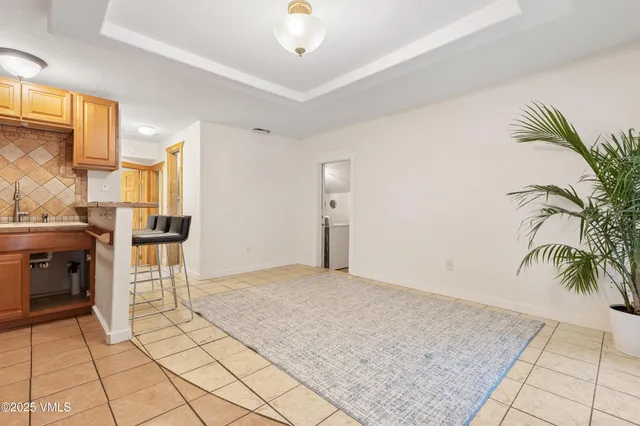 a view of livingroom with furniture