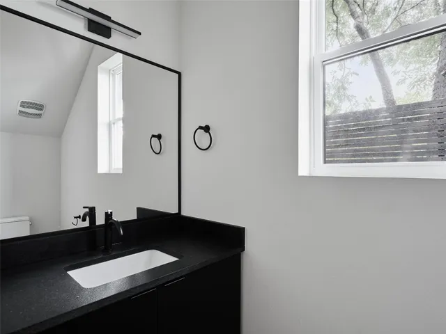 $2,700 | 412 Hackberry Lane, Unit 2, Austin, TX 78753